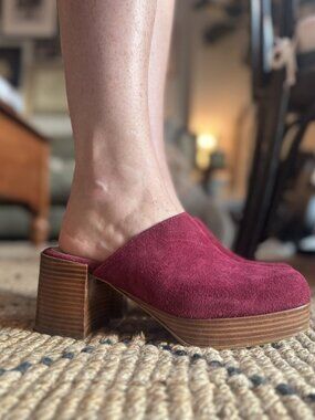 Intentionally Blank Burgundy Suede Platform Clogs EU 38
